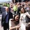 Meghan Markle, duchesse de Sussex, salue la foule lors de sa visite dans la ville de Chester le 14 juin 2018.