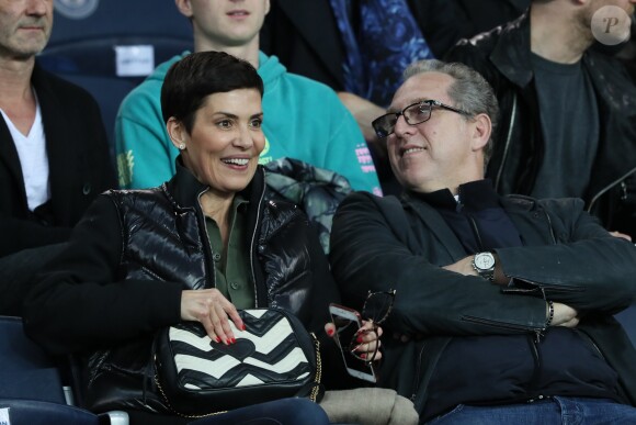 Cristina Cordula et son mari Frédéric Cassin dans les tribunes du match de football de Ligue 1 PSG - Monaco au Parc des Princes à Paris, le 15 avril 2018.