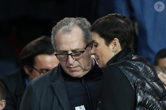 Cristina Cordula et son mari Frédéric Cassin dans les tribunes du match de football de Ligue 1 PSG - Monaco au Parc des Princes à Paris, le 15 avril 2018.