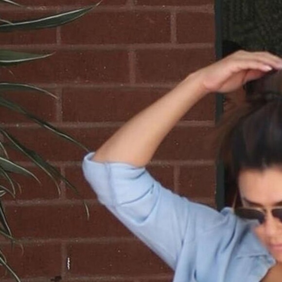 Exclusif - Eva Longoria (enceinte) et son mari Jose Baston quittent un cabinet médical, après être allés faire un check-up général, à Beverly Hills. Le 14 juin 2018.