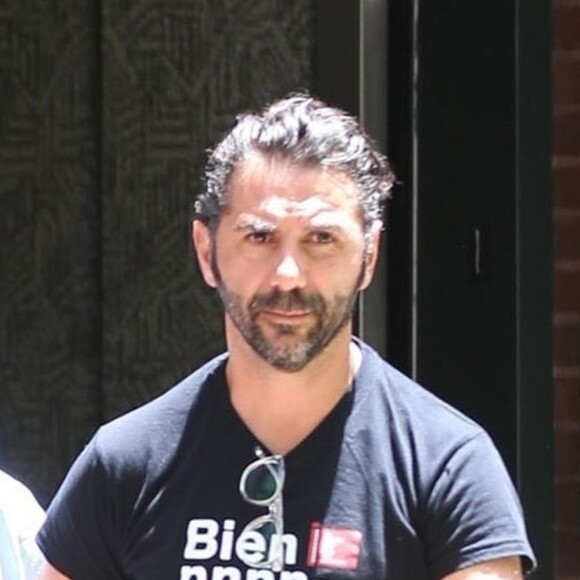 Exclusif - Eva Longoria (enceinte) et son mari Jose Baston quittent un cabinet médical, après être allés faire un check-up général, à Beverly Hills. Le 14 juin 2018.