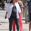 Exclusif - Eva Longoria, enceinte, se rend au salon de coiffure "Ken Paves Salon", en compagnie de sa mère Ella Eva Mireles et son mari Jose Baston, à Los Angeles, le 12 juin 2018.