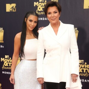 Kim Kardashian West et sa mère Kris Jenner - Les célébrités posent lors du photocall de la soirée des "MTV Movie And TV Awards" à Santa Monica le 16 juin 2018.