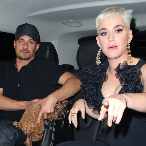 Orlando Bloom et sa compagne Katy Perry arrivent ensemble et main dans la main au "Chiltern Firehouse" à Londres le 16 juin 2018.