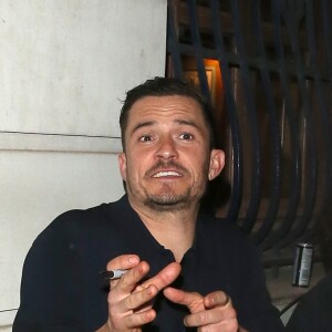 Orlando Bloom et sa compagne Katy Perry arrivent ensemble et main dans la main au "Chiltern Firehouse" à Londres le 16 juin 2018.