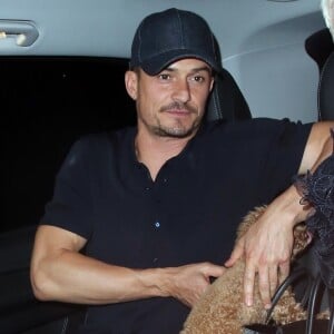 Orlando Bloom et sa compagne Katy Perry arrivent ensemble et main dans la main au "Chiltern Firehouse" à Londres le 16 juin 2018.