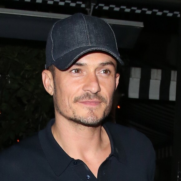 Orlando Bloom et sa compagne Katy Perry arrivent ensemble et main dans la main au "Chiltern Firehouse" à Londres le 16 juin 2018.