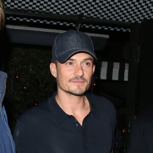 Orlando Bloom et sa compagne Katy Perry arrivent ensemble et main dans la main au "Chiltern Firehouse" à Londres le 16 juin 2018.