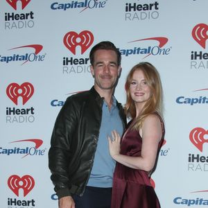 James Van Der Beek et sa femme Kimberly Brook à la soirée iHeartRadio los du Festival de musique au T-Mobile Arena à Las Vegas, le 22 septembre 2017