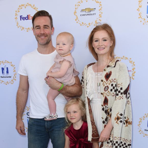 James Van Der Beek avec sa femme Kimberly Brook et ses filles Olivia et Emilia à la journée Safe Kids aux studios Smashbox à Culver City, le 23 avril 2017 © Chris Delmas/Bestimage