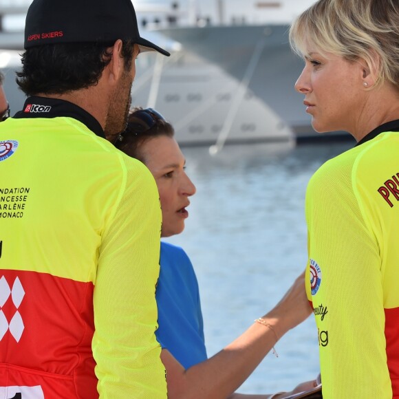 La princesse Charlene de Monaco et son co-équipier Mark Weber lors du Water Bike Challenge, au profit de la Fondation princesse Charlene de Monaco au départ du Yacht Club de Monaco le 17 juin 2018. © Bruno Bebert / Bestimage