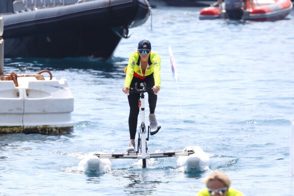La princesse Charlene de Monaco lors du Water Bike Challenge, au profit de la Fondation princesse Charlene de Monaco au départ du Yacht Club de Monaco le 17 juin 2018. © Bruno Bebert / Bestimage