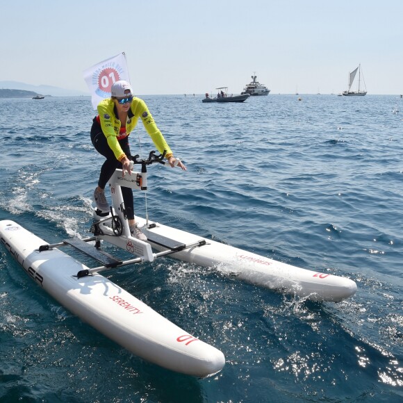 La princesse Charlene de Monaco lors du Water Bike Challenge, au profit de la Fondation princesse Charlene de Monaco au départ du Yacht Club de Monaco le 17 juin 2018. © Bruno Bebert / Bestimage