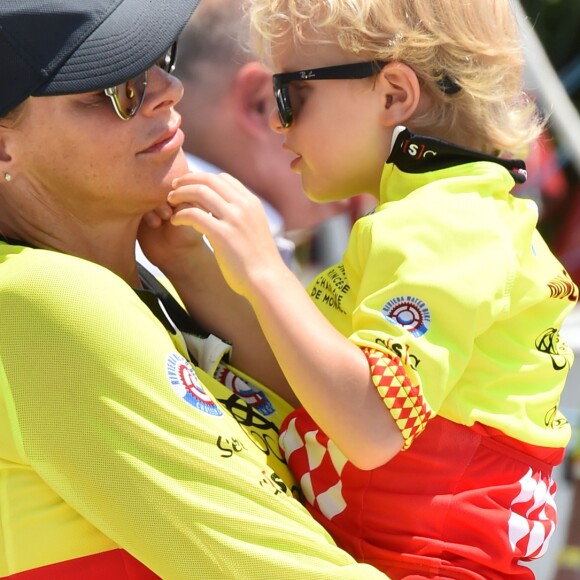 La princesse Charlene de Monaco, le prince Jacques lors du Water Bike Challenge, au profit de la Fondation princesse Charlene de Monaco au départ du Yacht Club de Monaco le 17 juin 2018. © Bruno Bebert / Bestimage
