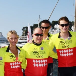 La princesse Charlene de Monaco, le prince Albert II de Monaco, Yannick Agnel lors du Water Bike Challenge, au profit de la Fondation princesse Charlene de Monaco au départ du Yacht Club de Monaco le 17 juin 2018. © Bruno Bebert / Bestimage