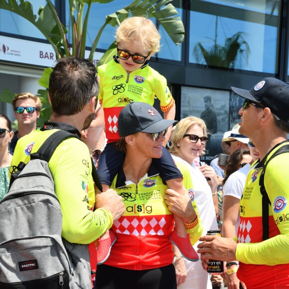 La princesse Charlene de Monaco, le prince Jacques lors du Water Bike Challenge, au profit de la Fondation princesse Charlene de Monaco au départ du Yacht Club de Monaco le 17 juin 2018. © Bruno Bebert / Bestimage