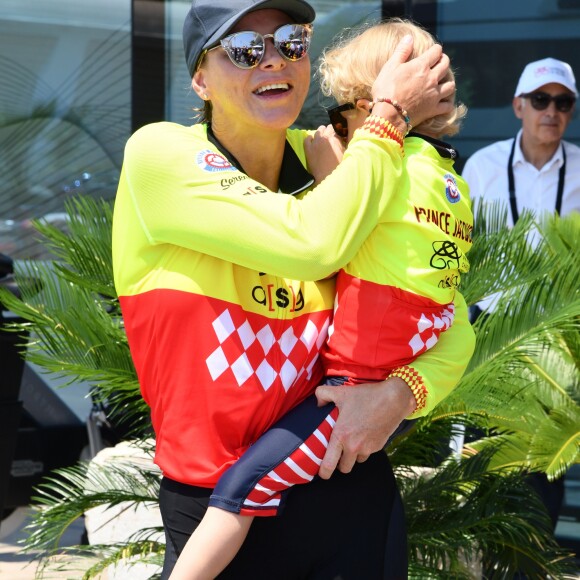 La princesse Charlene de Monaco, le prince Jacques lors du Water Bike Challenge, au profit de la Fondation princesse Charlene de Monaco au départ du Yacht Club de Monaco le 17 juin 2018. © Bruno Bebert / Bestimage