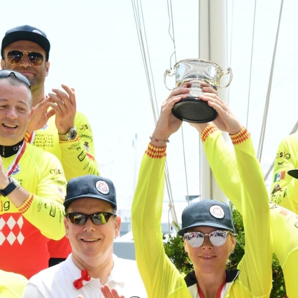 L'équipe de la princesse Charlene a remporté cette édition du Waterbike Challenge - Le prince Albert II de Monaco, David Tanner, Christophe Dominici, la princesse Charlene de Monaco, Terence Parkin, Mark Webber lors du Water Bike Challenge, au profit de la Fondation princesse Charlene de Monaco au départ du Yacht Club de Monaco le 17 juin 2018. © Bruno Bebert / Bestimage