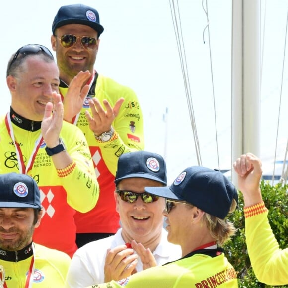 L'équipe de la princesse Charlene a remporté cette édition du Waterbike Challenge - Le prince Albert II de Monaco, David Tanner, Christophe Dominici, la princesse Charlene de Monaco, Terence Parkin, Mark Webber lors du Water Bike Challenge, au profit de la Fondation princesse Charlene de Monaco au départ du Yacht Club de Monaco le 17 juin 2018. © Bruno Bebert / Bestimage