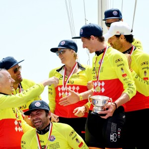 L'équipe de la princesse Charlene a remporté cette édition du Waterbike Challenge - David Tanner, Christophe Dominici, la princesse Charlene de Monaco, Terence Parkin, Mark Webber lors du Water Bike Challenge, au profit de la Fondation princesse Charlene de Monaco au départ du Yacht Club de Monaco le 17 juin 2018. © Bruno Bebert / Bestimage