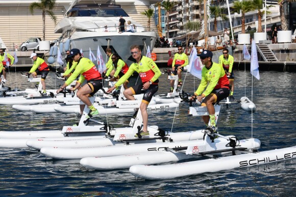 David Coulthard et Pierre Frolla (en premier plan) lors du Water Bike Challenge, au profit de la Fondation princesse Charlene de Monaco au départ du Yacht Club de Monaco le 17 juin 2018. © Bruno Bebert / Bestimage