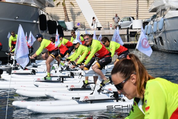 David Coulthard (en premier plan) lors du Water Bike Challenge, au profit de la Fondation princesse Charlene de Monaco au départ du Yacht Club de Monaco le 17 juin 2018. © Bruno Bebert / Bestimage