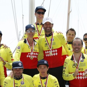 L'équipe de la princesse Charlene a remporté cette édition du Waterbike Challenge - Le podium le prince Albert II de Monaco remet la coupe à l'équipe Serenity de La princesse Charlene de Monaco vainqueur de l'épreuve avec Mark Webber, Terence Parkin, Christophe Dominici et David Tanner lors du Water Bike Challenge, au profit de la Fondation princesse Charlene de Monaco au départ du Yacht Club de Monaco le 17 juin 2018. © Jean-François Ottonello / Nice Matin / Bestimage