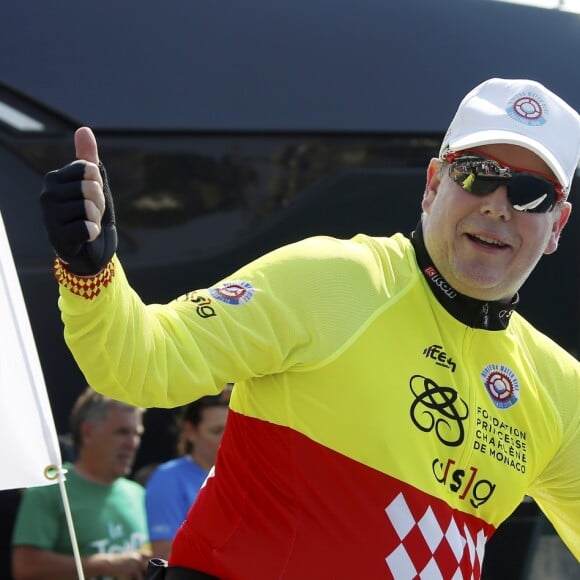 Le prince Albert II de Monaco lors du Water Bike Challenge, au profit de la Fondation princesse Charlene de Monaco au départ du Yacht Club de Monaco le 17 juin 2018. © Jean-François Ottonello / Nice Matin / Bestimage