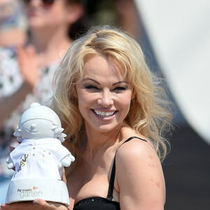 Pamela Anderson joue l'assistante de l'illusionniste Hans Klok à Mainz en Allemagne le 6 mai 2018.