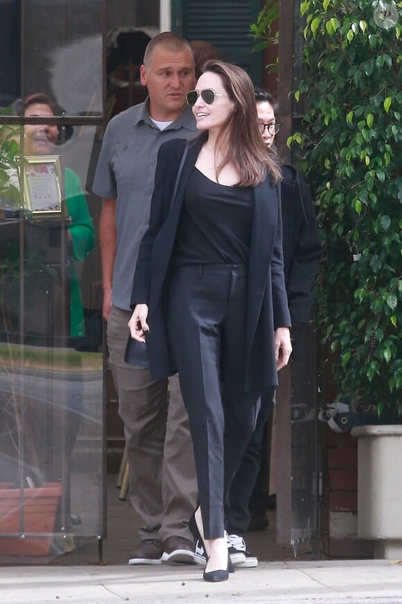 Exclusif - Angelina Jolie va déjeuner avec son fils Pax au restaurant Il Cieko la veille de la fête des mères à Beverly Hills le 12 mai 2018.