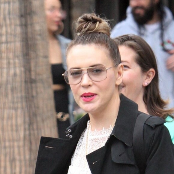 Alyssa Milano à la sortie du restaurant Joan's on Third à Los Angeles, Californie, Etats-Unis, le 30 mai 2018.