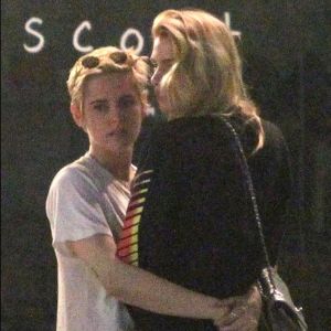 Exclusif - Kristen Stewart et sa compagne Stella Maxwell sont allées dîner avec des amis au Scout à Los Angeles. Le 26 juin 2018.