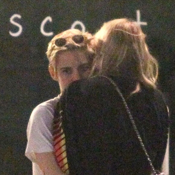Exclusif - Kristen Stewart et sa compagne Stella Maxwell sont allées dîner avec des amis au Scout à Los Angeles. Le 26 juin 2018.
