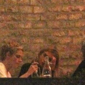 Exclusif - Kristen Stewart et sa compagne Stella Maxwell sont allées dîner avec des amis au Scout à Los Angeles. Le 26 juin 2018.