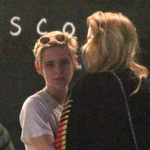 Exclusif - Kristen Stewart et sa compagne Stella Maxwell sont allées dîner avec des amis au Scout à Los Angeles. Le 26 juin 2018.
