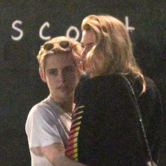 Exclusif - Kristen Stewart et sa compagne Stella Maxwell sont allées dîner avec des amis au Scout à Los Angeles. Le 26 juin 2018.