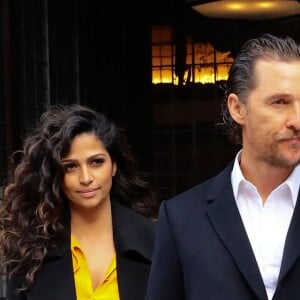 Matthew McConaughey et sa femme Camila Alves dans la rue à New York le 14 novembre 2016.