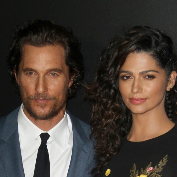 Matthew McConaughey et sa femme Camila Alves à la 20ème soirée annuelle Hollywood Film Awards à l'hôtel Beverly Hilton à Beverly Hills, le 6 novembre 2016