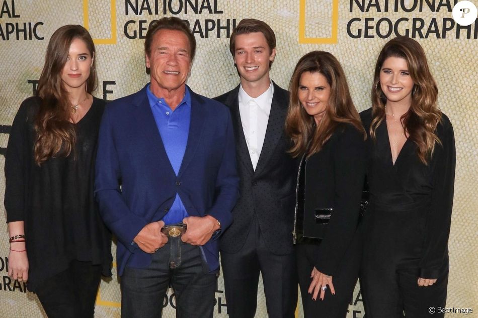 Maria Shriver et Arnold Schwarzenegger avec leurs enfants Katherine (à droite), Christina (à gauche) et Patrick (au milieu) à la soirée de présentation de la série &quot;The Long Road Home&quot; à Los Angeles, le 31 octobre 2017