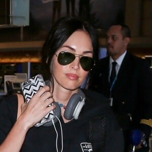 Megan Fox arrive à l'aéroport de LAX à Los Angeles pour prendre l'avion, le 6 juin 2018