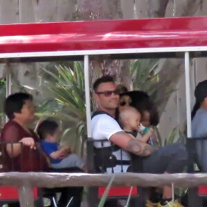 Exclusif - Megan Fox et son mari Brian Austin Green sont allés déjeuner au restaurant mexicain "Los Arroyos Montecito" avec leurs enfants Noah Shannon, Bodhi Ransom et Journey River, le 9 juillet 2017.