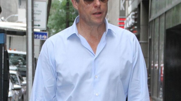 Hugh Grant : Sa femme "kidnappée" pendant leur lune de miel à Paris !