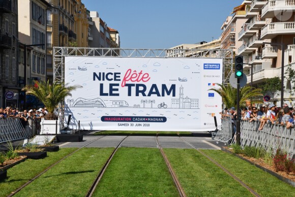 Exclusif - Arrivée du tramway sur le tronçon aérien entre le CADAM et Magnan à Nice 30 juin 2018 lors de l'inauguration de la ligne 2 Ouest Est du tramway sur le tronçon aérien entre le CADAM et Magnan à Nice 30 juin 2018. © Bruno Bebert/Bestimage
