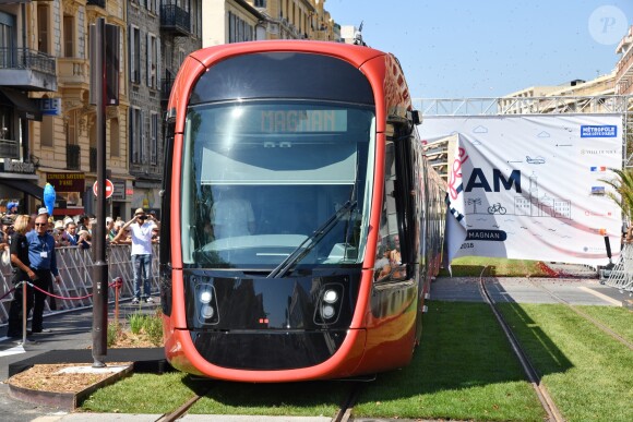 Exclusif - Arrivée du tramway sur le tronçon aérien entre le CADAM et Magnan à Nice 30 juin 2018 lors de l'inauguration de la ligne 2 Ouest Est du tramway sur le tronçon aérien entre le CADAM et Magnan à Nice 30 juin 2018. © Bruno Bebert/Bestimage