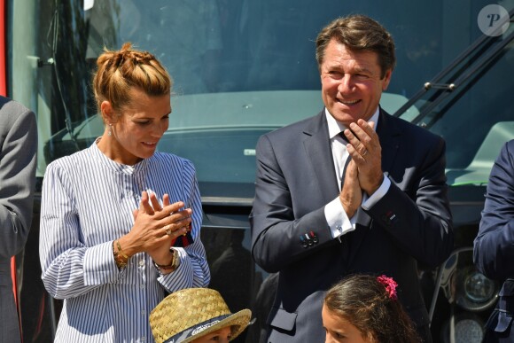 Exclusif - Christian Estrosi et sa femme Laura Tenoudji durant l'inauguration de la ligne 2 Ouest Est du tramway sur le tronçon aérien entre le CADAM et Magnan à Nice 30 juin 2018. Ce tramway est le premier au monde à utiliser un système innovant de recharge ponctuelle en station permettant une autonomie totale entre les stations aèriennes. Le SRS est un système de recharge statique par le sol mis au point par Alstom. Un tramway plus propre, plus performant avec un design signé par le niçois Ora Ito. Cet été, de 7h à 21h et jusqu'au 2 septembre les 7kms mis en service seront gratuits pour les usagers, d'ici septembre 2019 la partie souterraine sera terminée et les passagers pourront rejoindre l'aéroport en partant du port en 26 minutes.30/06/2018 - Nice