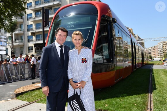 Exclusif - Christian Estrosi et sa femme Laura Tenoudji durant l'inauguration de la ligne 2 Ouest Est du tramway sur le tronçon aérien entre le CADAM et Magnan à Nice 30 juin 2018. Ce tramway est le premier au monde à utiliser un système innovant de recharge ponctuelle en station permettant une autonomie totale entre les stations aèriennes. Le SRS est un système de recharge statique par le sol mis au point par Alstom. Un tramway plus propre, plus performant avec un design signé par le niçois Ora Ito. Cet été, de 7h à 21h et jusqu'au 2 septembre les 7kms mis en service seront gratuits pour les usagers, d'ici septembre 2019 la partie souterraine sera terminée et les passagers pourront rejoindre l'aéroport en partant du port en 26 minutes.30/06/2018 - Nice