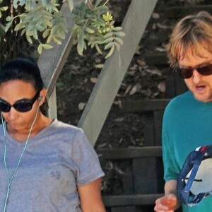 Exclusif - Owen Wilson fait du jogging avec sa compagne Jade Duell dans les rues de Santa Monica, le 13 décembre 2017