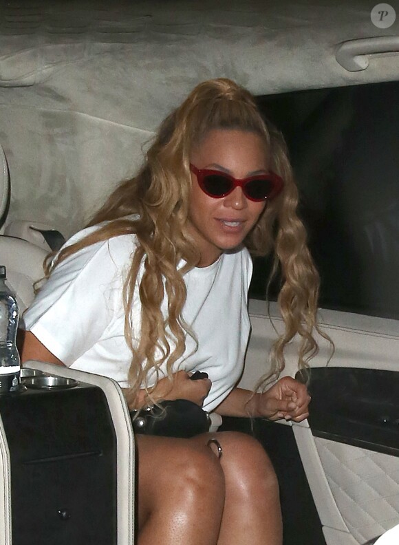 Exclusif - Beyonce et Jay-Z sortent du "Harry's Bar" à Londres, le 17 juin 2018.