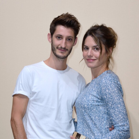 Pierre Niney et Natasha Andrews - Défilé Bonpoint printemps-été 2019 au Palais de Tokyo. Paris, le 4 juillet 2018.