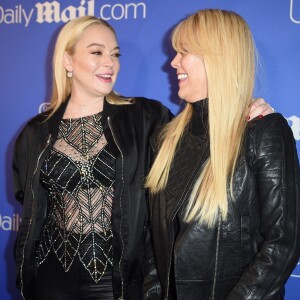 Lindsay Lohan et sa mère Dina Lohan à la soirée "Unwrap the Holidays" organisée par le Daily Mail à l'Hôtel Moxy à New York, le 6 décembre 2017.